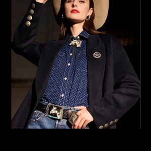 Double D Ranch Gianna Blazer Indigo Dye
70% Wool 30% Cashmere Medium NWT